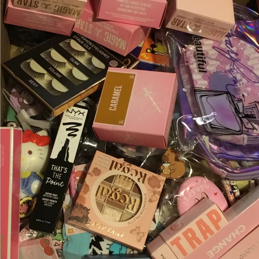 Wholesale mixed Sanrio and cosmetics lot 100pcs